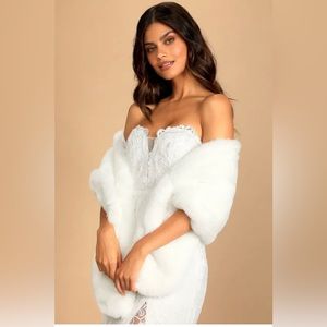NWT LUlu’s Upscale Style Faux Fur Stole (Shawl) - White